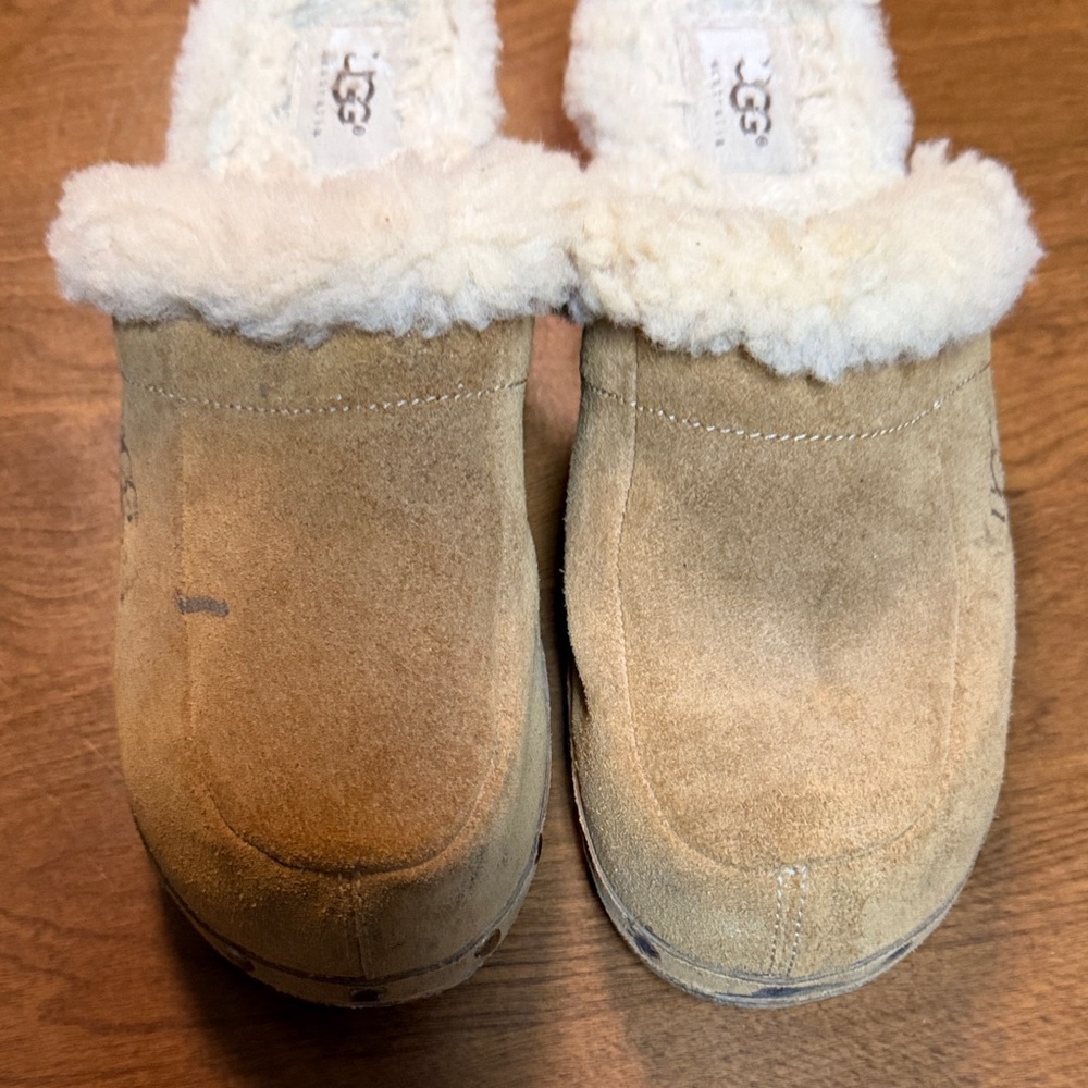 Vintage Ugg Tan Sheepskin Lined Wood Soled Clogs size 7/38